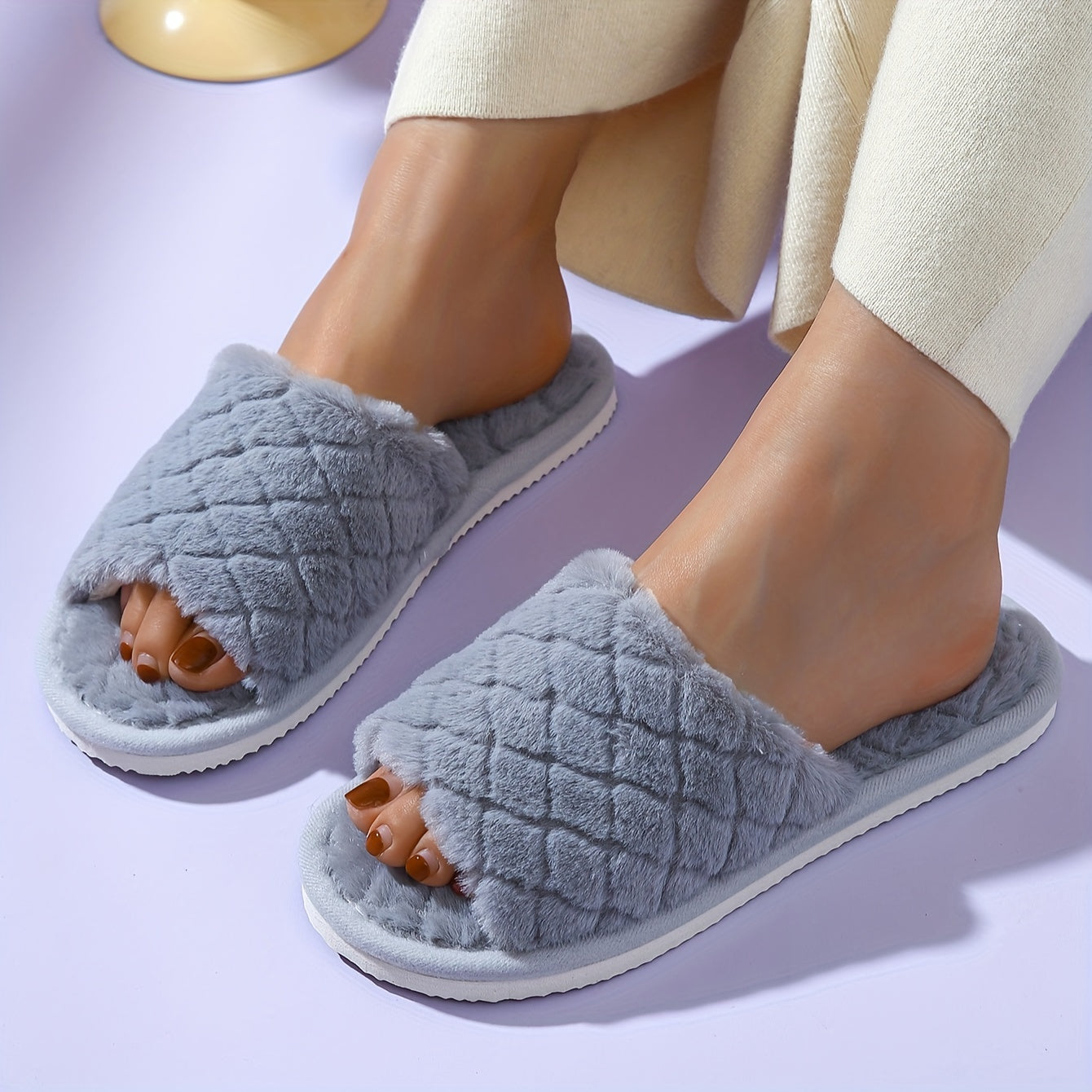 Cozy Plush Slippers - Soft Fabric Inner, Slip-Resistant EVA Sole, Plaid Pattern, Open-Toe Design, Non-Slip Flat Soft Sole, Fluffy Slides for Indoor Warmth and Comfort - Perfect for Cold Winter Days